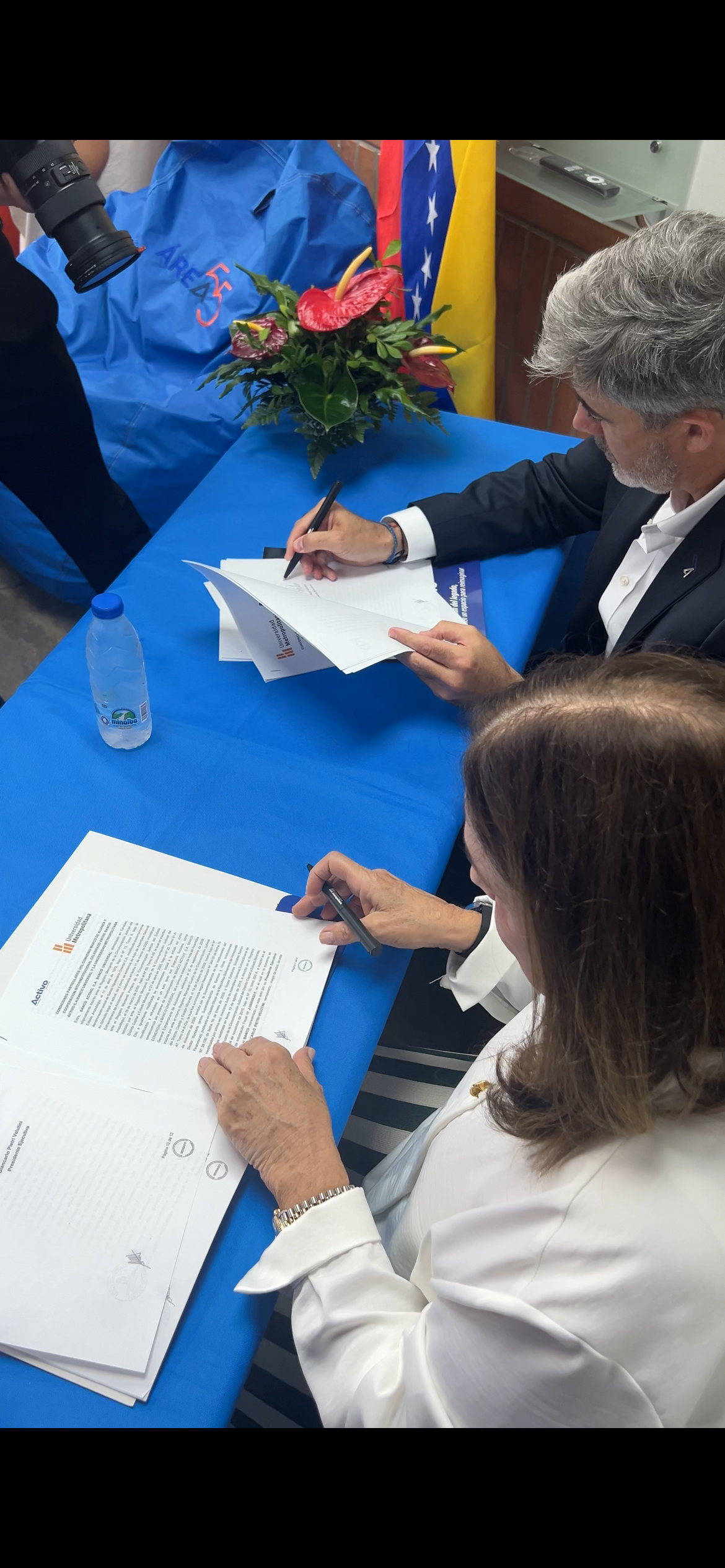 Activo Banco Universal y la Universidad Metropolitana firman convenios en pro de estudiantes y emprendedores | Salvador Herald